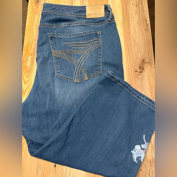 Women’s Plus Size Seven7 Floral Accent Boyfriend Capri pants - Picture 1 of 10